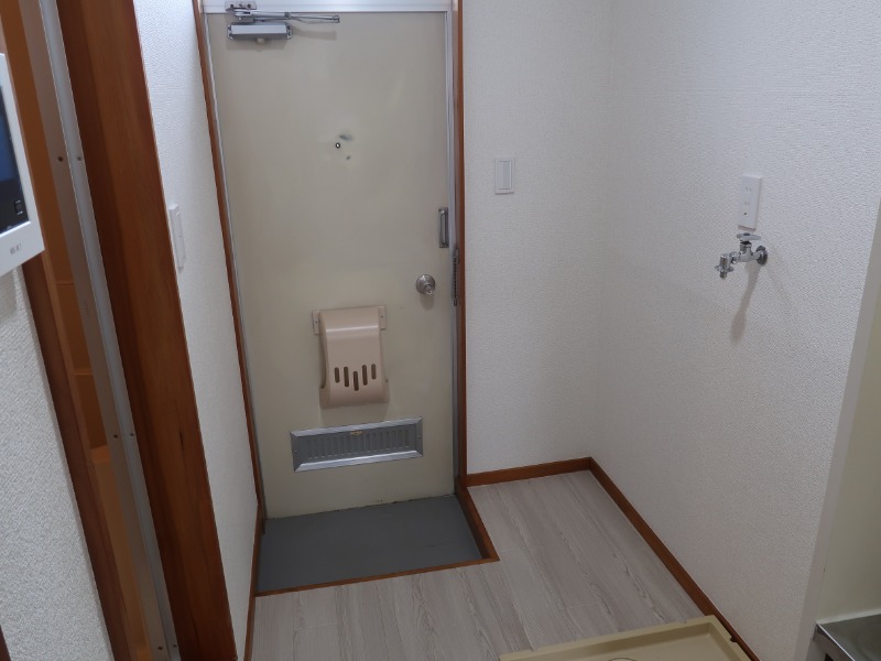 ハッピーハイツ2階 玄関