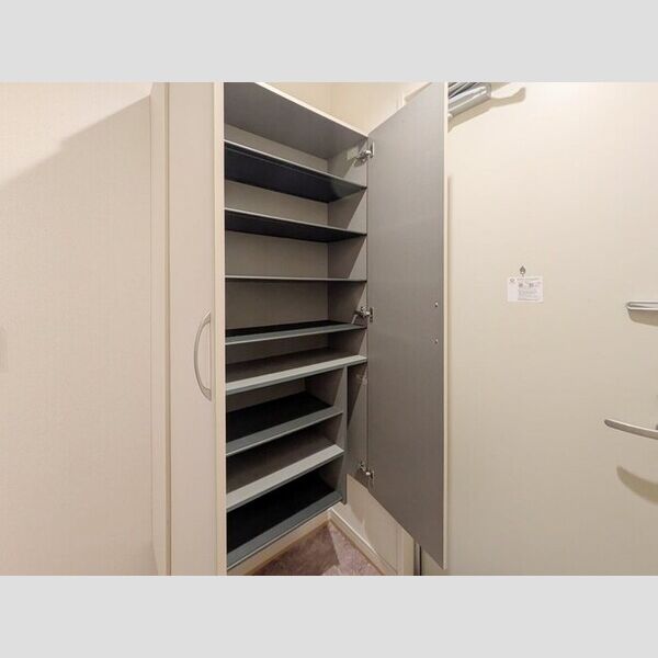 スプリングフォレスト　B 靴箱