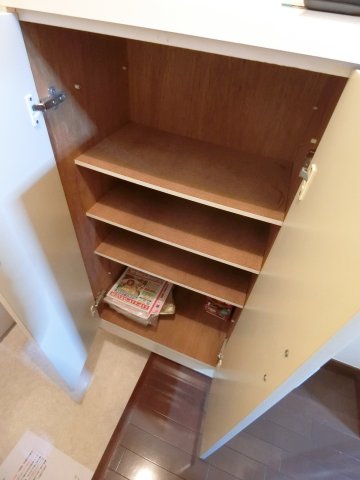 フィオーレ山王 下駄箱※別室参考写真