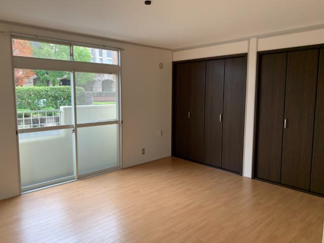 エステート山崎102号室 寝室