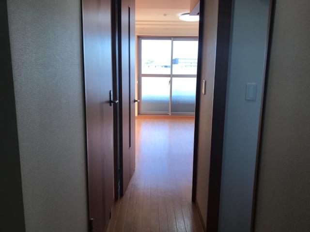 パイン・フィールド　 廊下