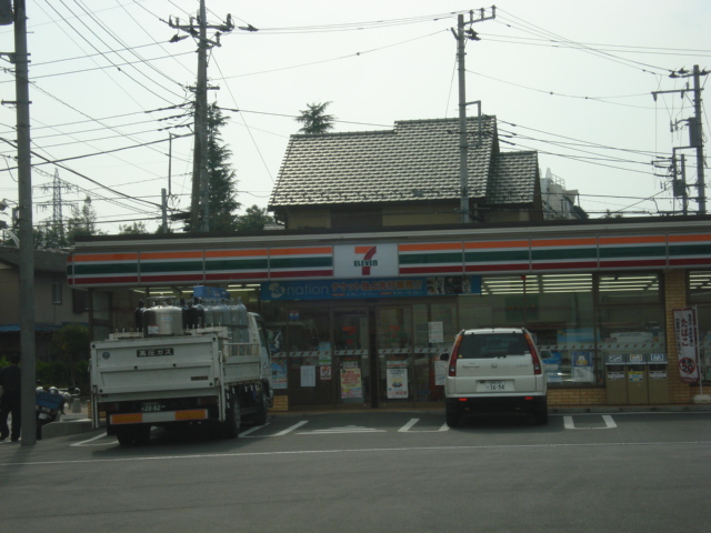 タックシュトラーゼ セブンイレブンまで150ｍ