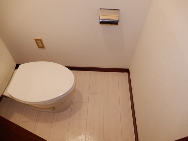 エッソール福生203号室 トイレ