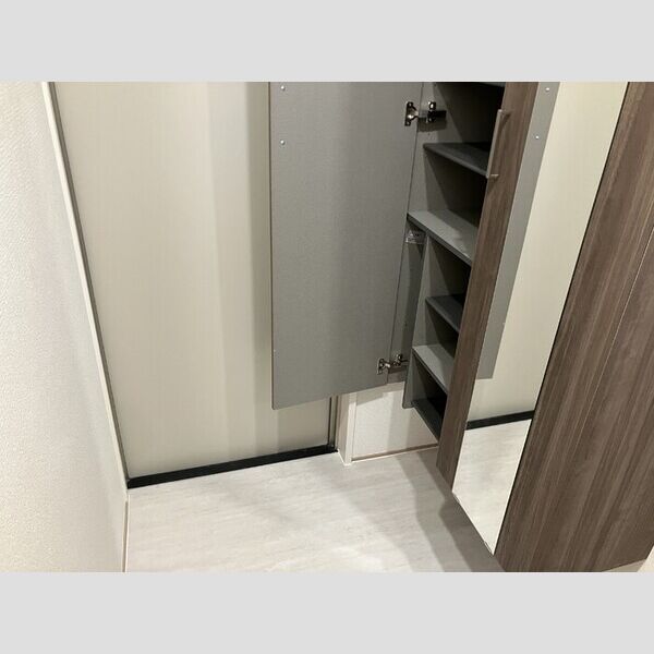 プライムヒル202号室 玄関