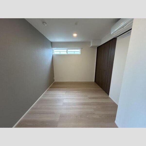 セレスティア西綾瀬303号室 洋室