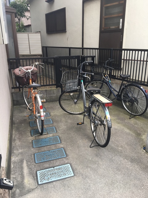 アドニス0102号室 自転車置き場