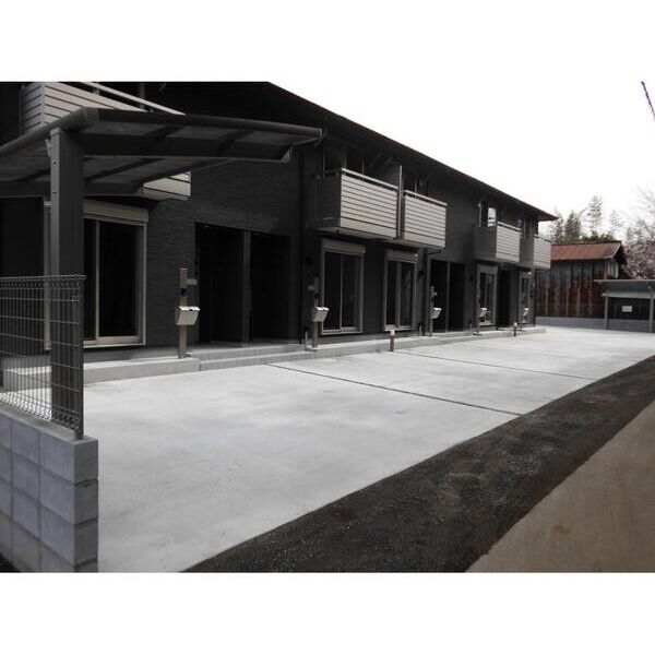 フォレストコート所沢中富 駐車場