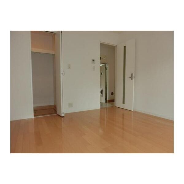 ソレアード松戸105号室 リビング