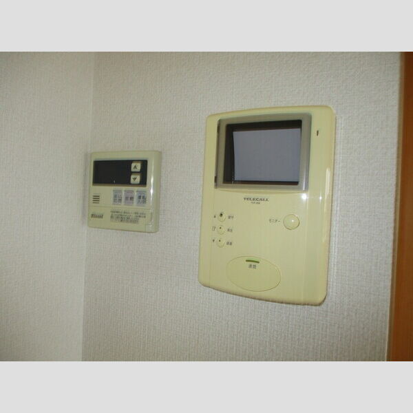 ローズフラワー小倉 301(モニター付インターホン、給湯器リモコン)
