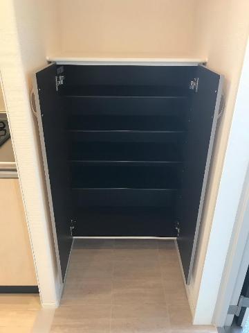 レガシープレイス片瀬205号室 下駄箱