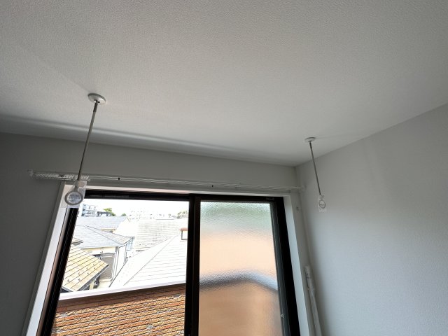 BAYS金沢八景302号室 室内物干しで雨の日も干せます！浴室には浴室乾燥機も付いてます♪