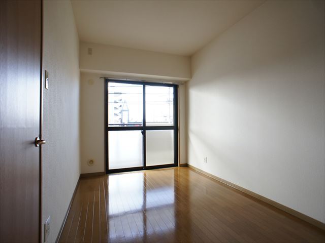 椎の実ハイツ0202号室 ゆったりした洋室です