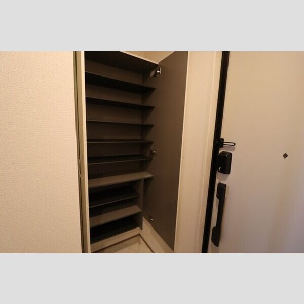 ボヌール305号室 シューズボックス