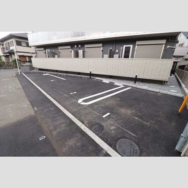 East Cote102号室 駐車場