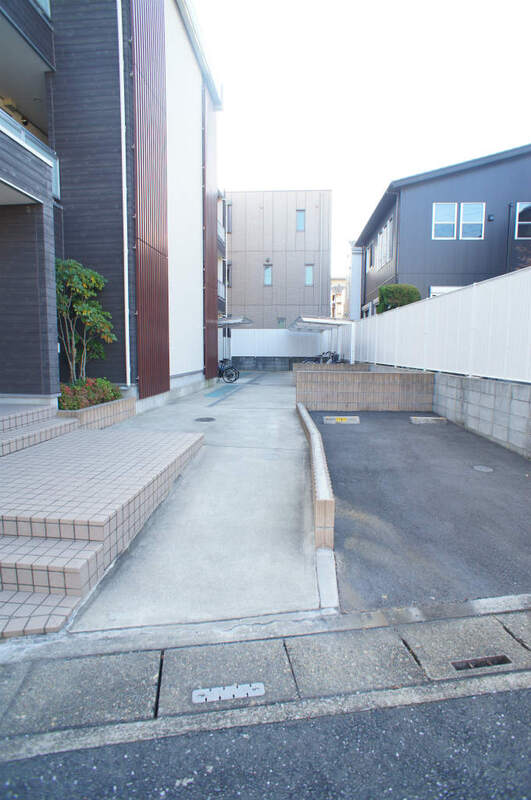 リブリ・コスモ 駐車場