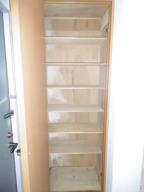 ルプティベベ0305号室 玄関下駄箱