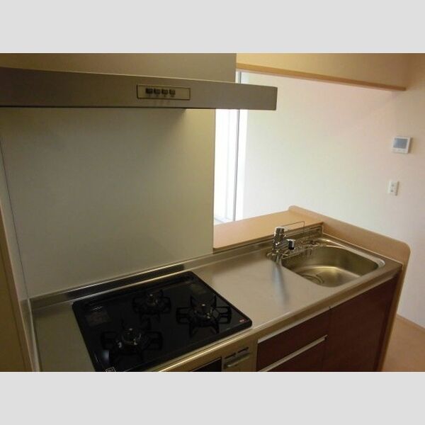 リリオコート201号室 3口コンロのシステムキッチン♪