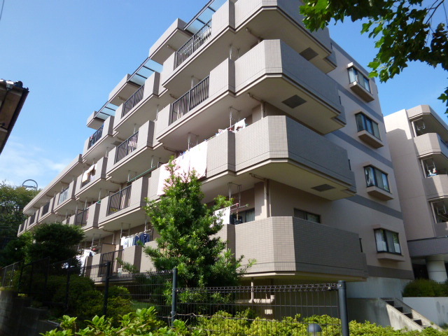 ファミール鷺沼 オシャレな外観です☆