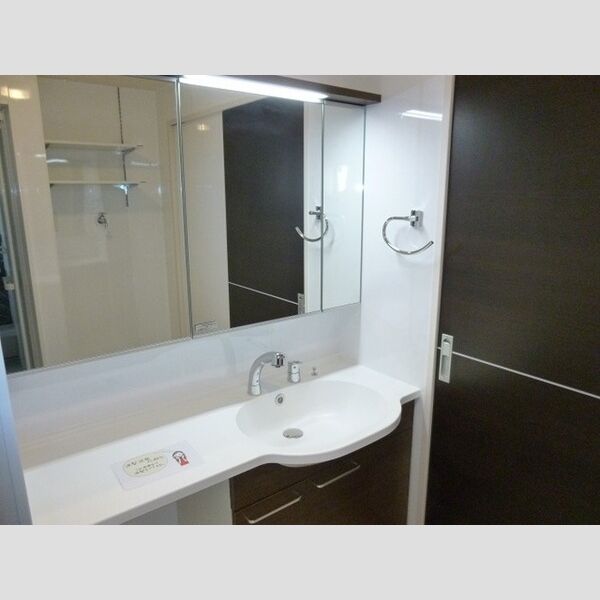 フェリーチェ　B201号室 大型洗髪洗面化粧台(W=1200,三面鏡)