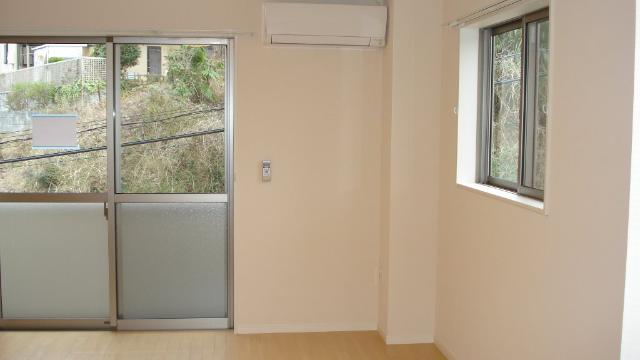 ビレッジ高坪Ⅱ 洋室