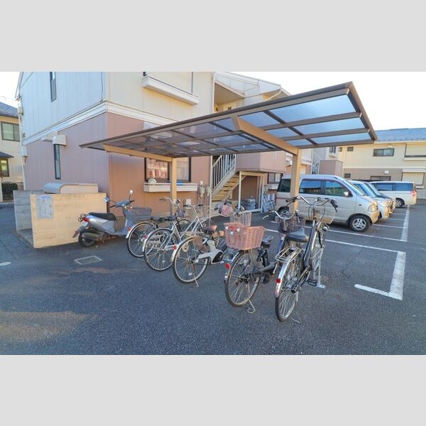 ジュネスハイム吉田 駐輪場