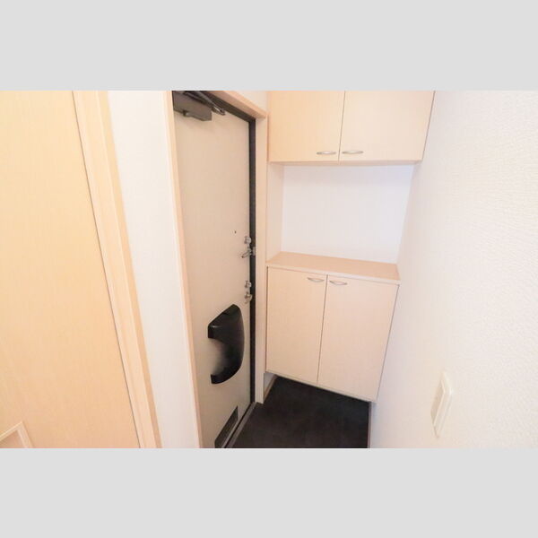 イーストハウスⅡ二ツ宮 玄関