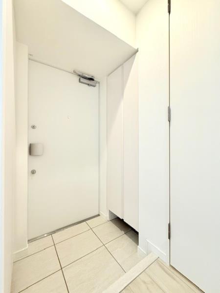 アジールコート町屋8階 玄関