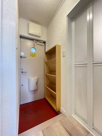 シモンズ・ホール1階 玄関