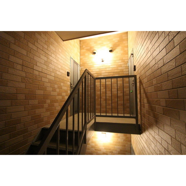 ウィングポート201号室 共用階段