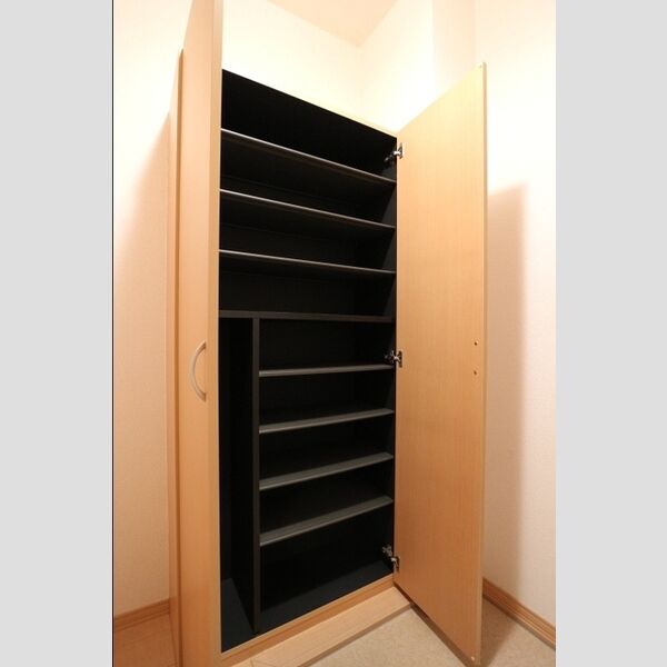 ヴィブレ・コンフォール202号室 シューズボックス