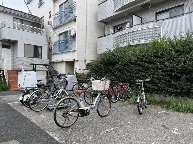 ハイツいづみ2階 駐輪場