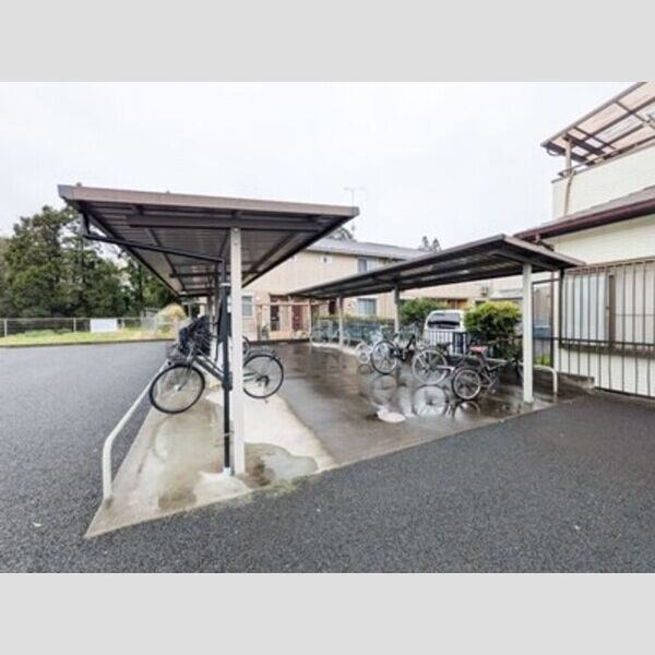 サウスヒルズⅢ210号室 駐輪場