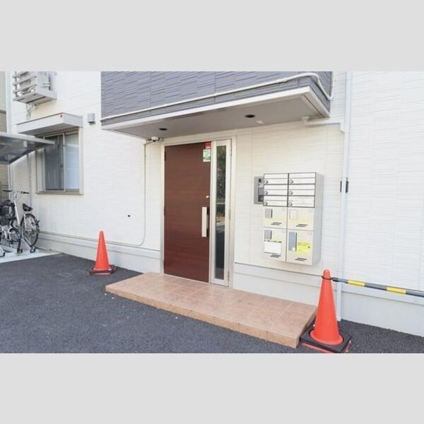 メゾン・アルカディア エントランス