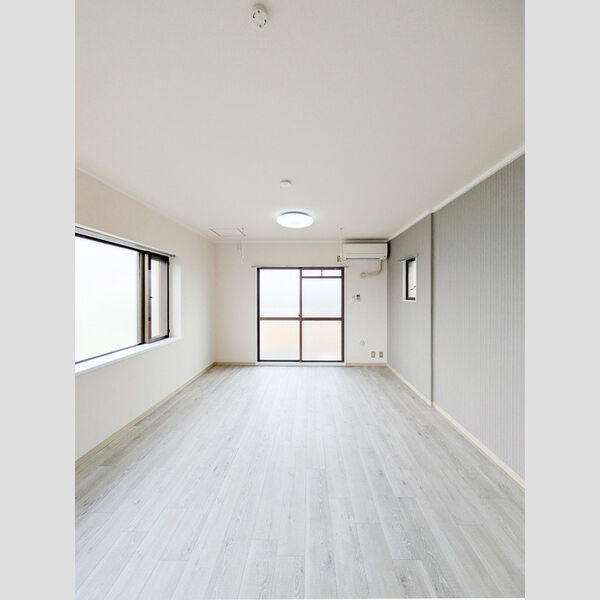 ビラ・フラワーヒル305号室 洋室(バルコニー側)