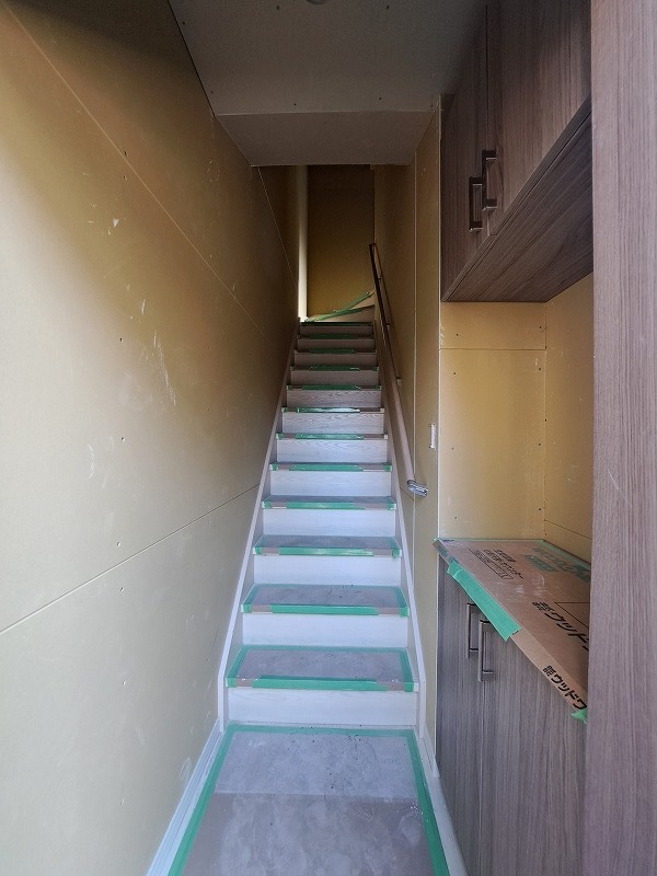 アローワン2階 玄関