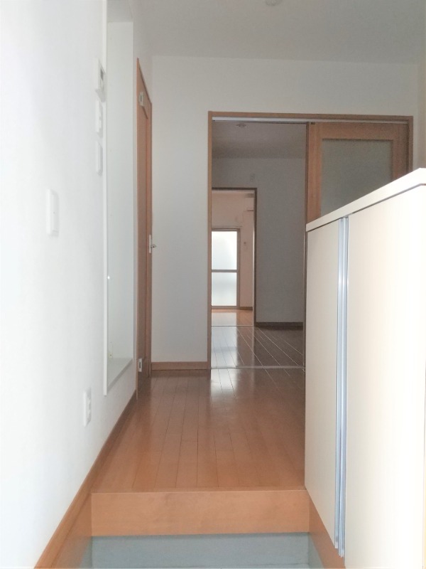 第1ヒカリ 玄関