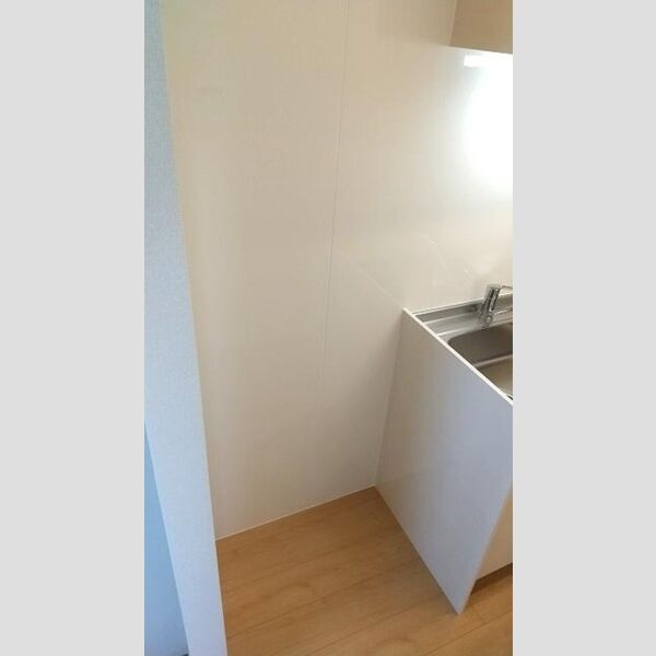 ラリュール江戸川Ⅰ302号室 冷蔵庫置場