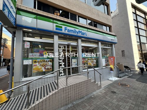 グラーサ神楽坂 【コンビニエンスストア】ファミリーマート 神楽坂上店まで307ｍ