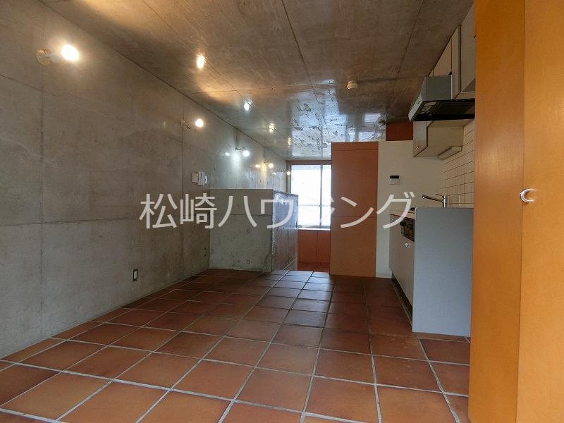 TRINITE Rouge リビング