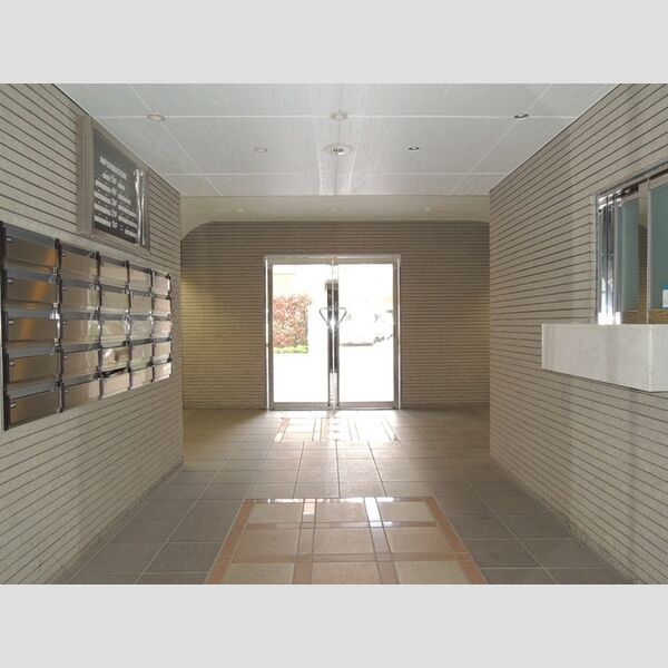 カスタリア新宿7丁目0304号室 メールボックス前　エントランス