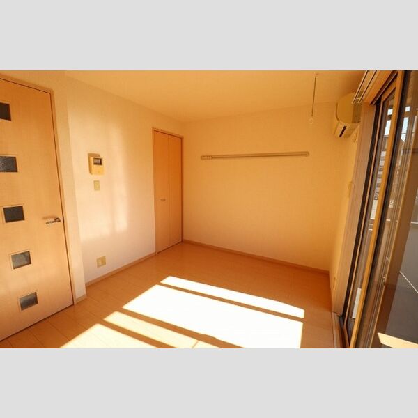 フレールヒル　(2) 居室　6帖