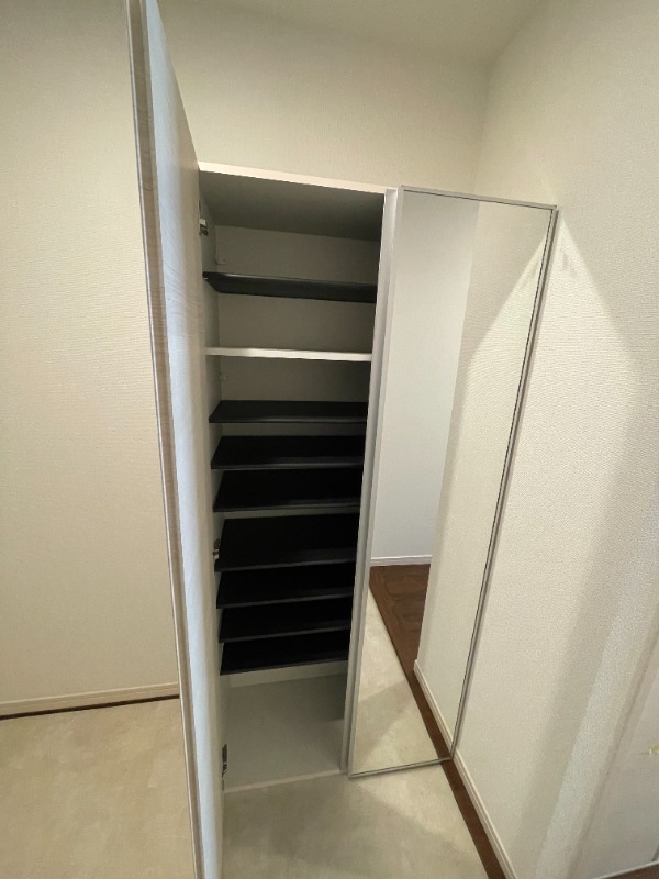 ティーリミテッド2階 収納