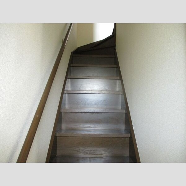 半田コーポA棟B棟A-2号室 室内階段