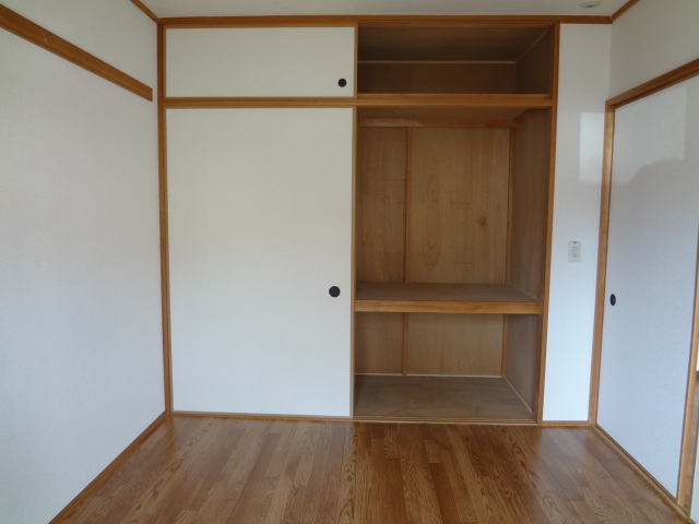 サンモールパレスＢ棟0106号室 収納