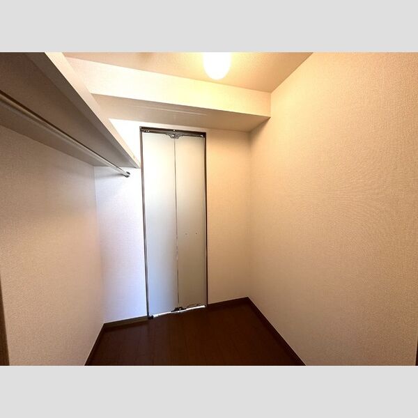 ベルデュール　A・BB203号室 ウォークスルークローゼット