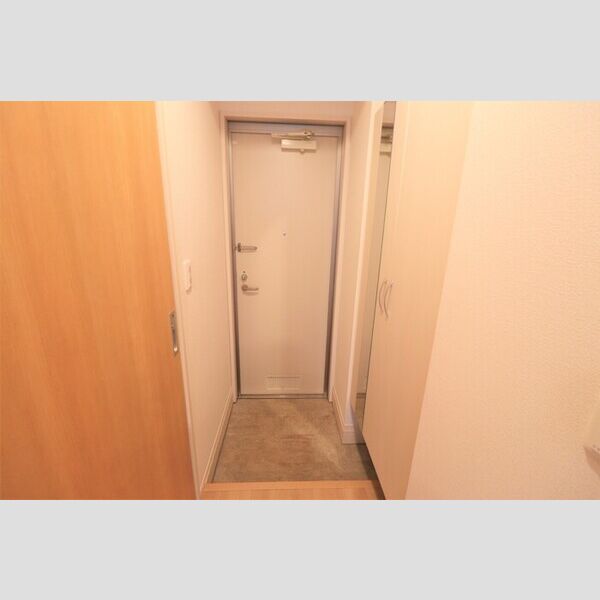 ロータス草加　Ⅱ108号室 玄関