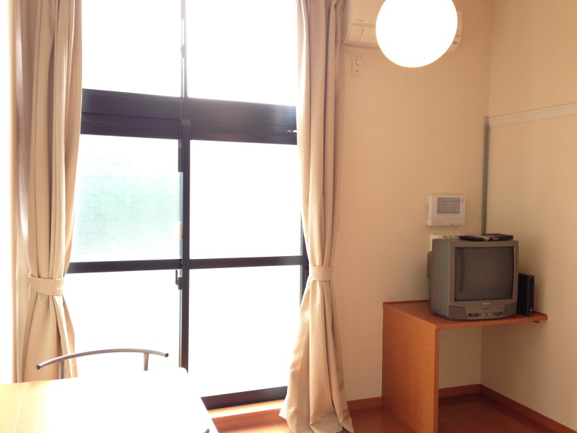 レオパレスサンパーク　３０番102号室 外観