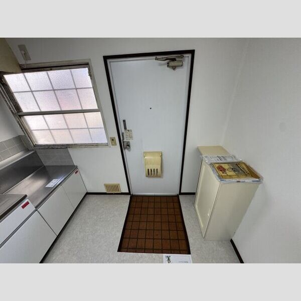 トライアングルハイツ 退去前につき、別部屋のお写真です。