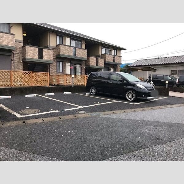 コンフォール 駐車場