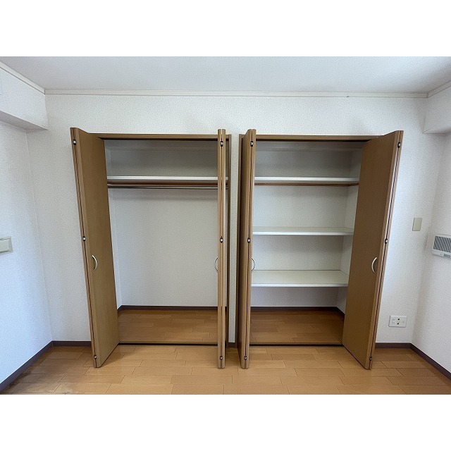 メゾンヌーヴェル 二階洋室収納